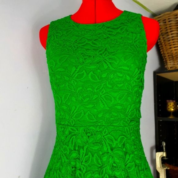 💥3/$25💥Green Stretch Lace A-Line Dress -XS - Picture 2 of 6